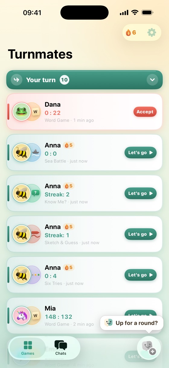 The Turnmates match list: several games with friends, each with an avatar, the score and a button to play on.